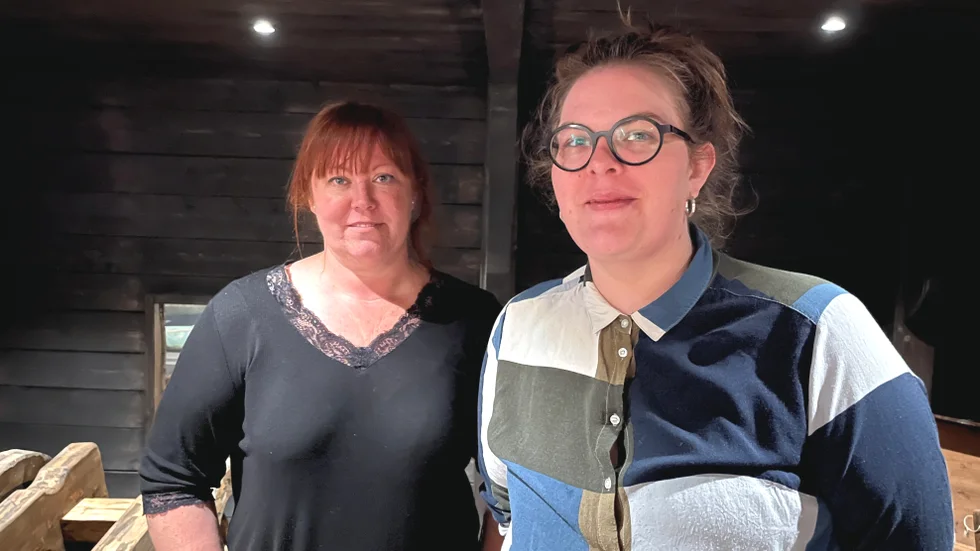 Veronica Palm (t v) och Tilda Evertson berättar att satsningen betyder mycket. "Vi vill göra det tydligare för fler, hur det kan ha sett ut", säger Veronica Palm.