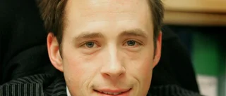 Jonas lovar att bada i fontänen