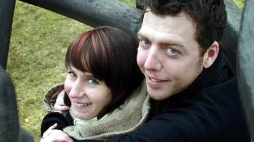 Johanna Berggren och Anders Nilsson förlovade sig den 10 mars. -- Jag hade ingen aning om hon skulle reagera med gråt, leende eller bara tystnad när jag frågade, säger Anders. Det blev ett  stort leende och ett ja.