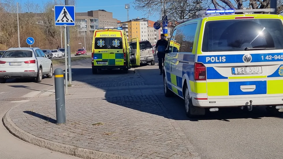 En moped och en personbil kolliderade på Albrektsvägen på torsdagsmorgonen.