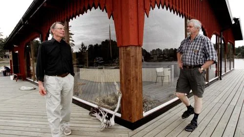 Göran Hector och Gustav Hörling är mer än nöjda efter en succéartad första månad för Sommens naturum. Kallare vatten i akvariet och ett vidvinkelobjektiv på vattenkikaren skulle de dock inte tacka nej till.