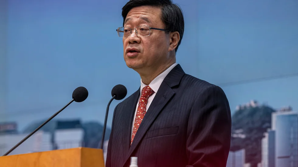 Hongkongs ledare John Lee stöttar polisens tilltag att sätta ett pris på information som leder till gripandet av demokratiaktivister som lever i exil. Arkivbild.