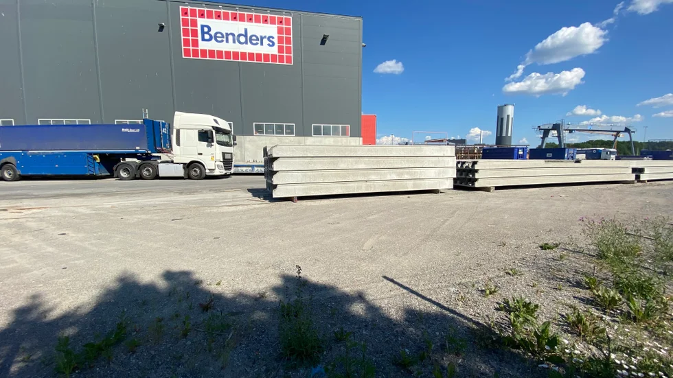 Benders Byggsystem AB i Strängnäs varslar en fjärdedel av sin personalstyrka. 