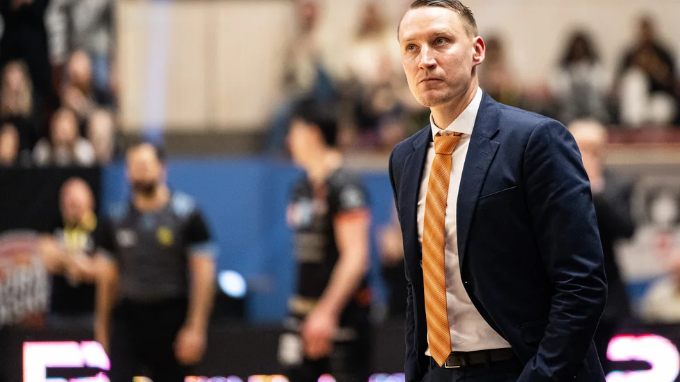 "När man sitter där och tittar så inser man att det bara finns bra lag", säger Mikko Riipinen, coach för Dolphins, efter lottningen till Champions league-kvalet.