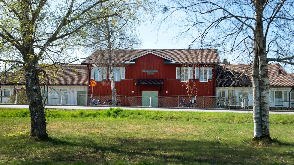 En namninsamling har startats för att barn ska få gå kvar i skolan i Bergshammar, och inte behöva flytta till Svalsta. Den har för närvarande cirka 180 underskrifter.