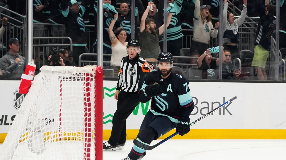 Seattles Jordan Eberle, framspelad av Alex Wennberg, gjorde matchens sista mål i öppen kasse.