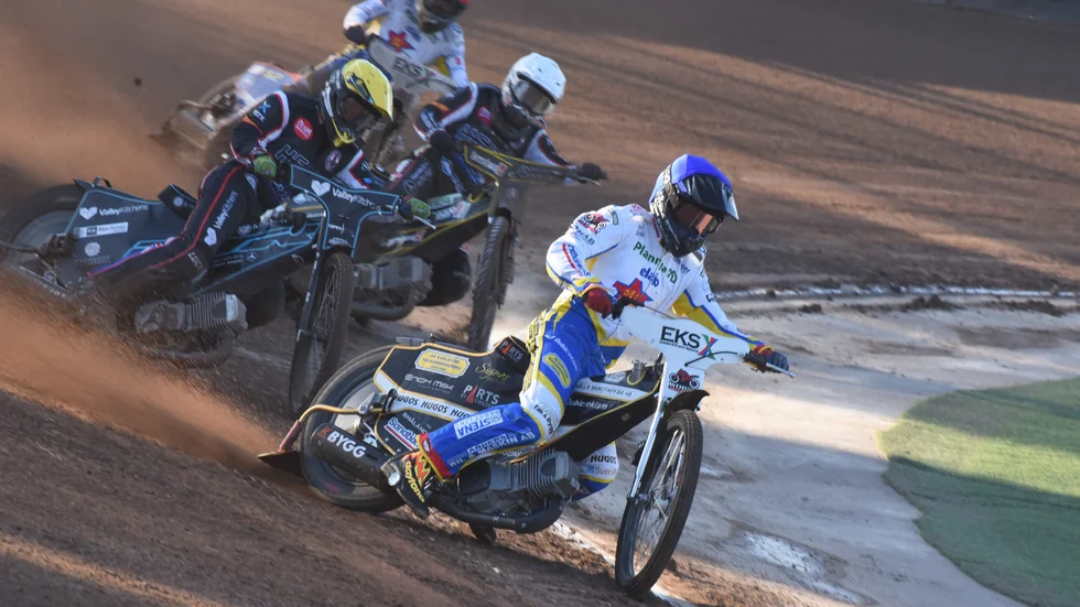 Filip Hjelmland inledde med en heatseger.
