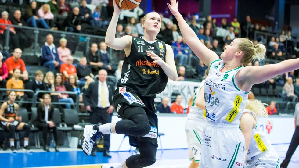 Hårt jobb. Allis Nyström vill gärna lyfta hur ofta Luleå Basket är ute bland skolor och visar upp sig.