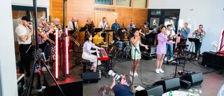 Festspelen slutar med färsprakande jazzparty i foajén