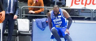 Massamba tvingas till operation