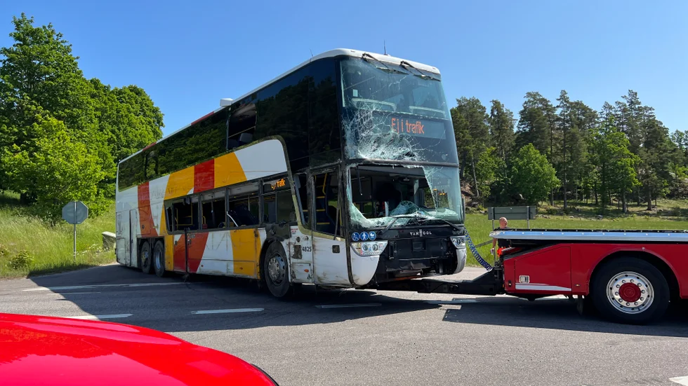 Det var vid halv nio-tiden på onsdagsmorgonen som räddningstjänsten larmades om en bussolycka strax utanför Grebo i riktning mot Åtvidaberg.