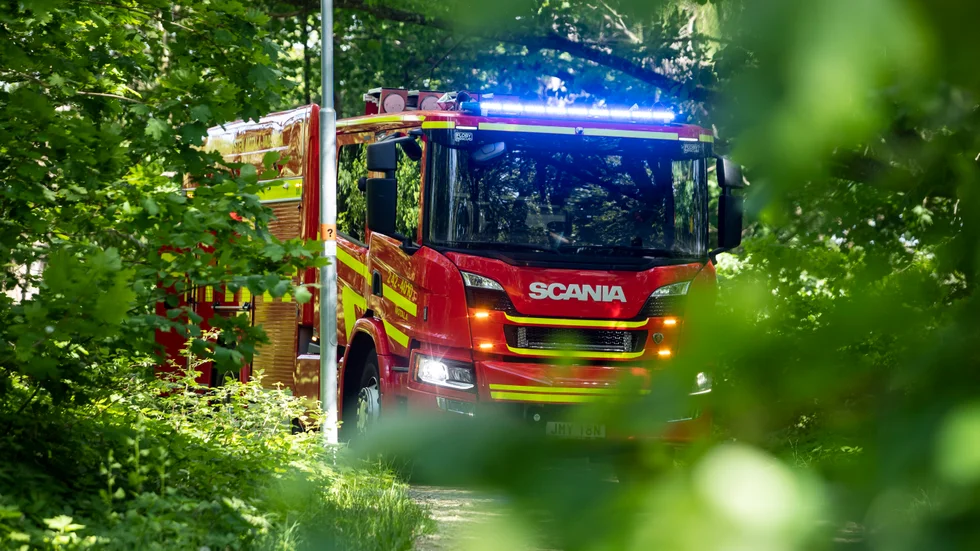 Räddningstjänsten är på väg till ett hus i Djusdala där det ska pågå en rökutveckling. 