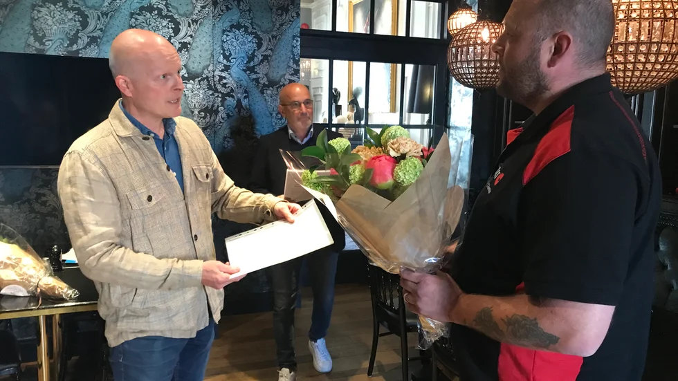 I början av sommaren utsågs Mattias Eek till Årets företagare. Då flaggade Marcus Hamlin (till vänster) för att det skulle bli en större Vimmerbygala senare under året. Nu är festdatumet spikat.