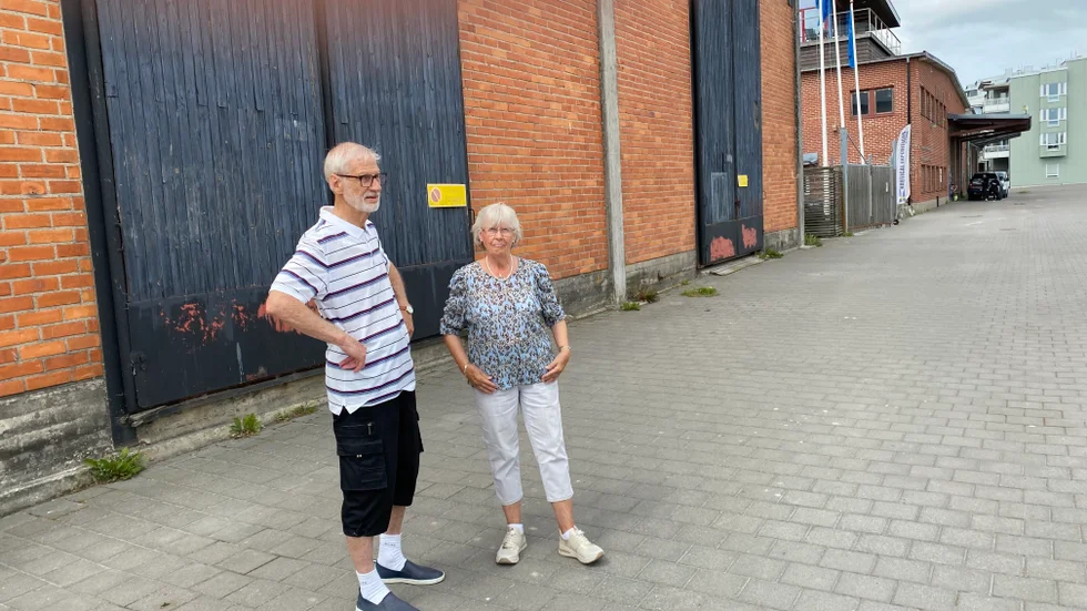 Jan och Inga-Lill Flygeborn, bor i Spelhagen intill hamnen, är inte förtjusta över bostadsplanerna i hamnen.