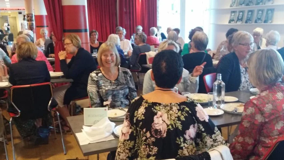 Drygt 50 medlemmar i Visions pensionärsektion träffades för att äta och trivas tillsammans.