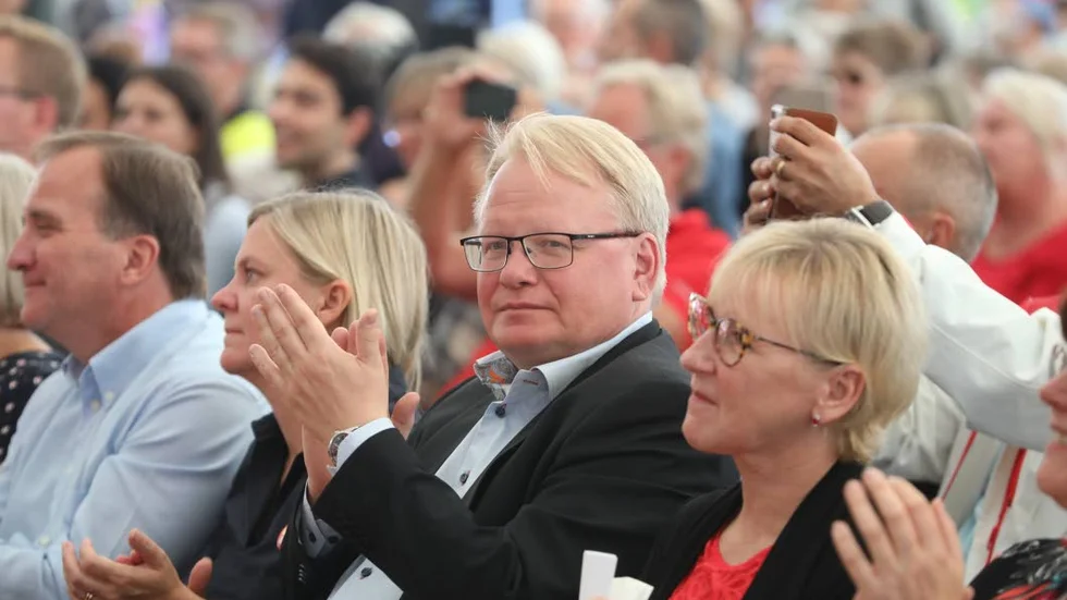 ”Vi ska inte sänka skatten för några rika få. Vi ska bygga ett starkare samhälle och ett tryggare Sverige – för oss alla”, lyder budskapet från försvarsminister Peter Hultqvist och andra socialdemokrater inför söndagens val. På bilden syns han, statsminister Stefan Löfven, finansminister Magdalena Andersson och utrikesminister Margot Wallström under ett möte i Hågelbyparken i Botkyrka.