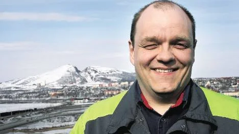 På jakt. Förbundsordförande Lars-Ola Särkimukka sak börja intervjua intressanta namn.