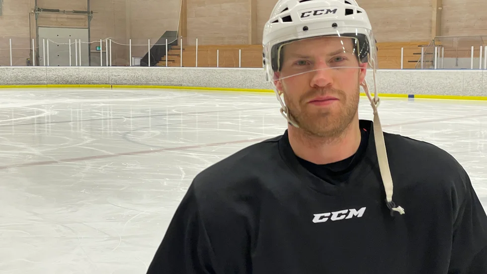 Oscar Lindberg är hemma i Skellefteå igen efter ett år i BErn. Just nu förbereder han sig för spel med Tre Kronor.