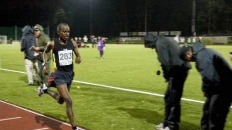 Nuray Yassin-Ahmed var ohotad segrare på DMs 10 000 meter - precis som Bengt Nordqvists 32 år gamla distriktsrekord.