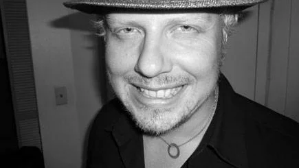 Fredrik Stambro fick Elle-priset på sin 33-årsdag i fredags. "Det var en riktigt fin present", säger han.