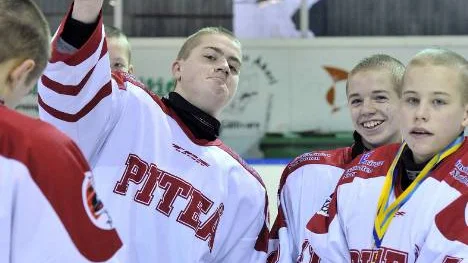 Jublet ville aldrig ta slut när den röd-vita storfavoriten Piteå tog hem Lilla VM-finalen i hockey efter seger mot rivalen Luleå Hockey med 2-0.Foto: martin thelénius