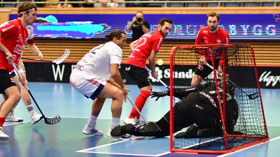 Albin Sjögren var tillbaka och stod för två mål och en assist i den första semifinalen mot Växjö.