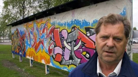 Anders Bohm vill att Luleå inför Linköpings nolltolerans mot klotter. "Om samma personer målar graffiti på de kommunala planken och klottrar ute på stan måste planken bort", säger han. FOTO: Jan Bergsten