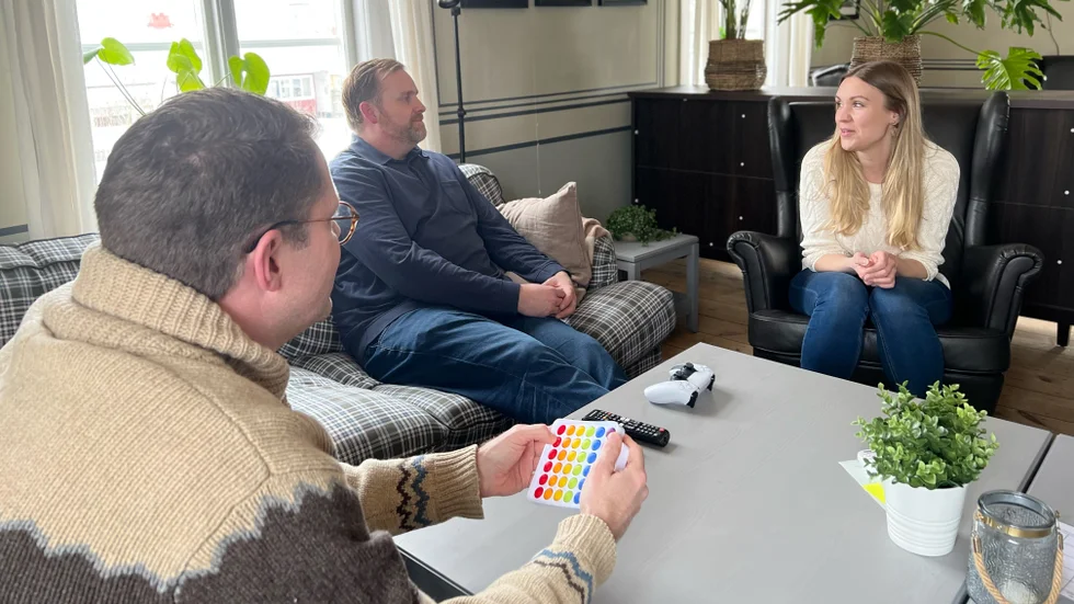 Både Tobias och Lars är överens om att Josefine var en stor anledning till att de köpte fastigheten från början. Redan när hon visade dem runt första gången erbjöd de henne ett arbete. 