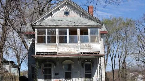 USA förändras. En gång var Mark Twains födelsestad vid Mississippi välmående. I dag översvämmas staden av fallfärdiga hus.
