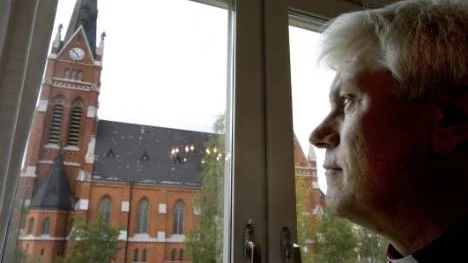 Biskop Hans Stiglund ser på sin kyrka med stor kärlek men han är också djupt bekymrad över att så många kvinnor känner sig kränkta. "Nu ska vi djupintervjua alla kvinnliga präster och andra kvinnliga medarbetare för att kunna ge dem bättre stöd", säger han. FOTO: Göran Ström