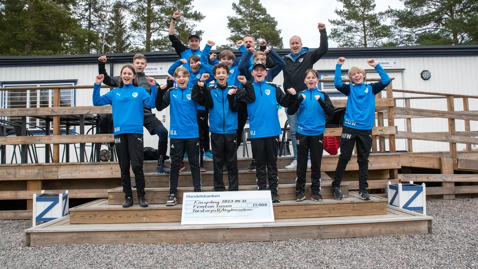 Torstorps IF ungdomslag födda 2010 jublar åt det oväntade tillskottet på 15 000 kronor. 