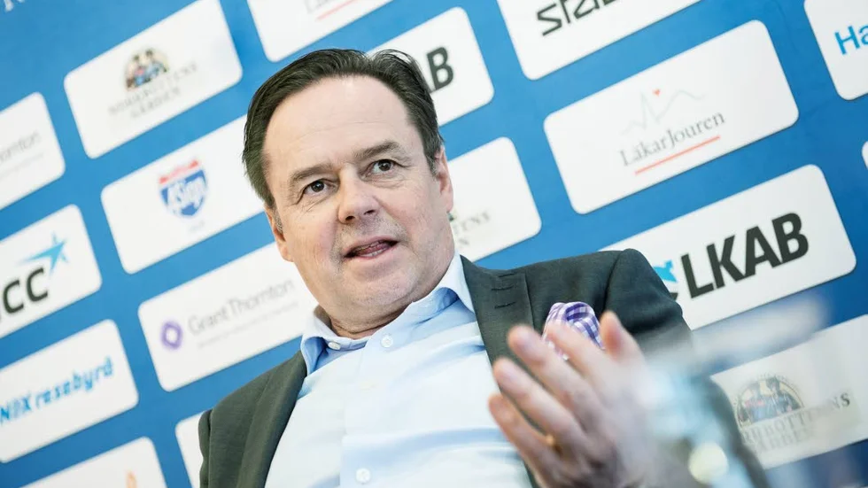 Samarbete. Lars Mosesson är med och skapar en 
superfredag.?