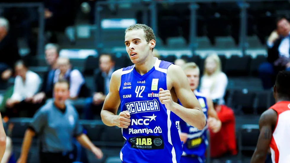 Skräll. Denzel Andersson, forward i BC Luleå, är uttagen i Sveriges basketlandslags 24-mannatrupp.