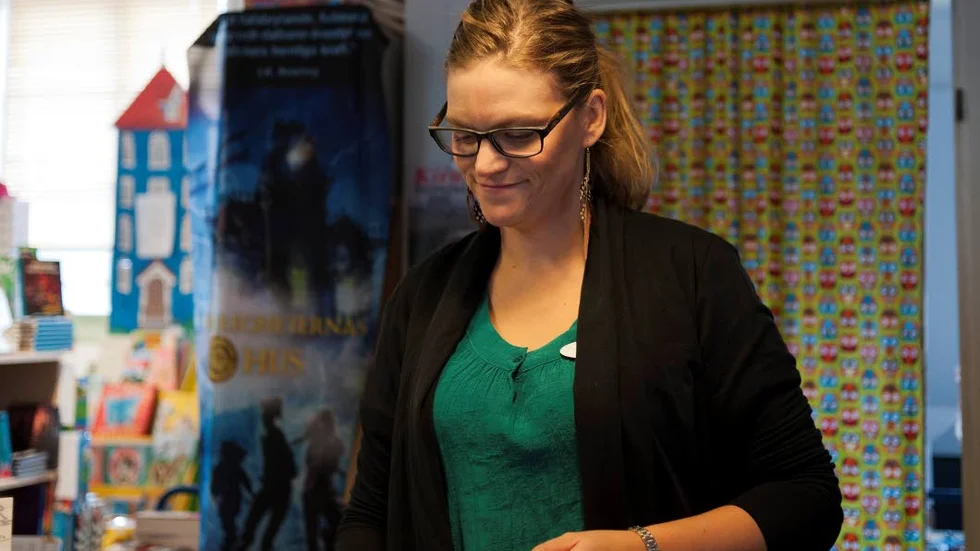 BOKHANDLAREN OM UTMÄRKELSEN. Tora Lindberg, bokhandlare i centrala Kiruna, tycker att Kiruna är en aktiv stad men att det finns mer att önska när det gäller sjukvården.