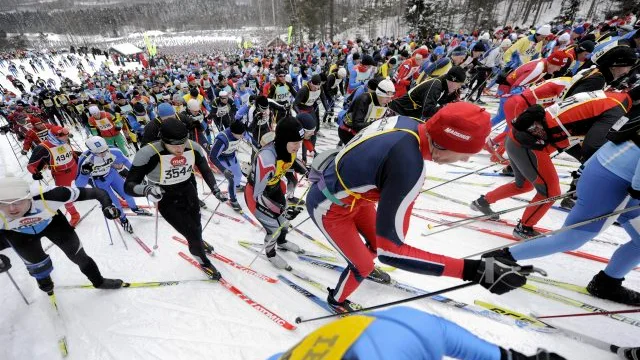 Klockan 08.00 på söndagsmorgonen gick starten i det 85:e Vasaloppet i Berga By och de 15000 åkarna begav sig iväg för de 9 milen till målet i Mora. Bild: Ulf Palm/SCANPIX
