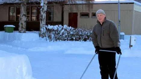 Harry Hjortfors, Koskullskulle, tycker dammet har minskat på senare år. "Men visst dammar det fortfarande från LKAB:s industriområde."                       FOTO: John Filipsson