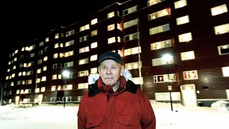 Ingvar Jonasson, hyresgäst  i Hägerns bostadsområde, tycker att fastighetsägaren Akelius krav på hyreshöjningar är orimliga.FOTO: Bengt-Åke Persson