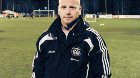 Assis tränare Marcus Roininen säger så här inför helgens supermatch: "Jag vet inte riktigt hur tjejerna klarar det mentalt". foto: jimmy stålnacke