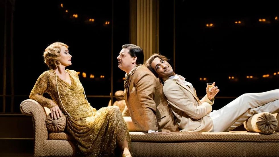 Lena Endre, Andreas Rothlin Svensson och Hamadi Khemiri i "Chéri" på Dramaten.

Foto: Sören Vilks