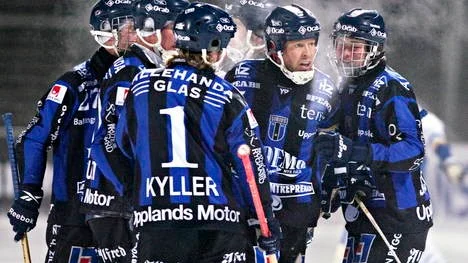 Pierre Roos, näst längst till höger, blev Sirius segerskytt.
