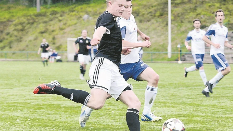 PÅ SPRÅNG. Erik Ståhgren är i målform. Han satte tre när Hebe vann mot Hjorted/Totebo med 7-0.