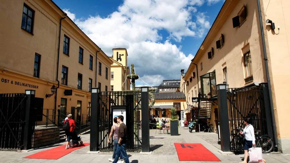 Namnbyte. Knäppingsborg ägs numer av Castellum.