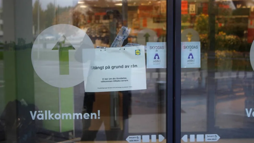 En man sitter häktad för rånet mot Lidl i Tierp i oktober förra året.