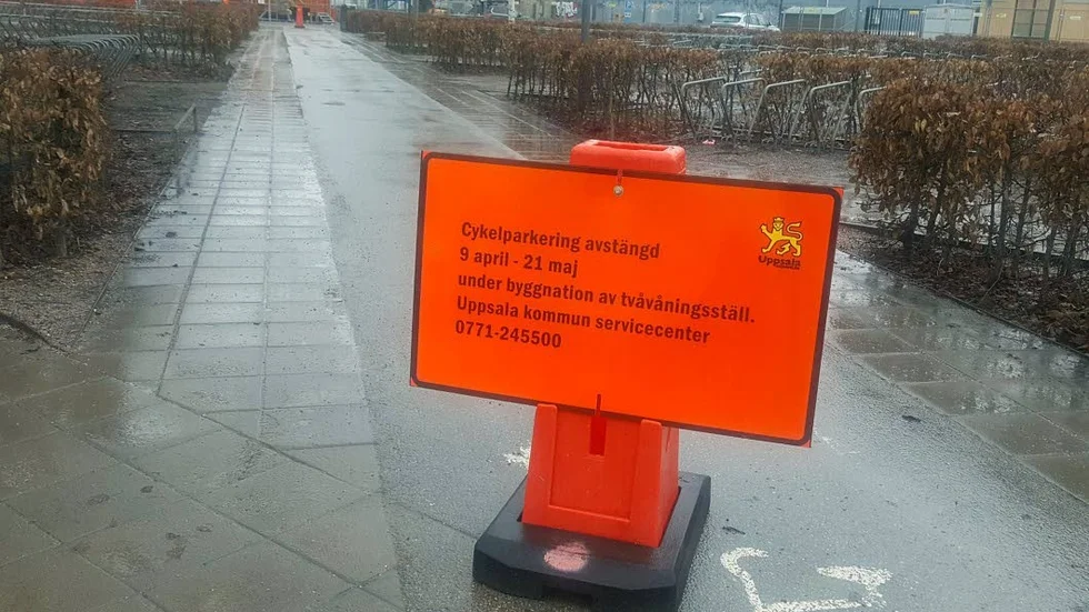 Stängs av. Nya cykelställ ska byggas och då stängs parkeringen av.