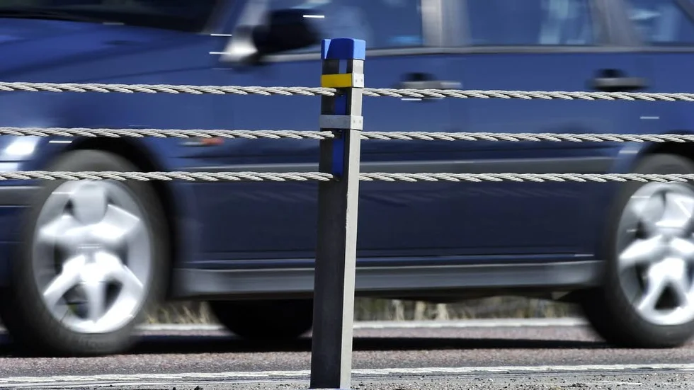 Mitträcke. Omkörningar fungerar  inte i enkelfilen på 2+1-vägar, påpekar insändarskribenten.