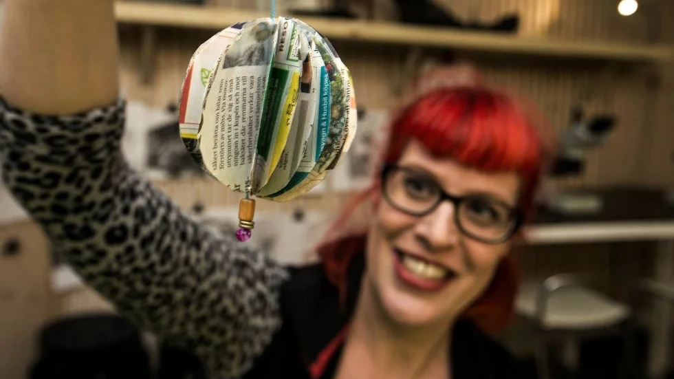 Biotopias pedagog Anna Lagerqvist och UNT-julpysslet.