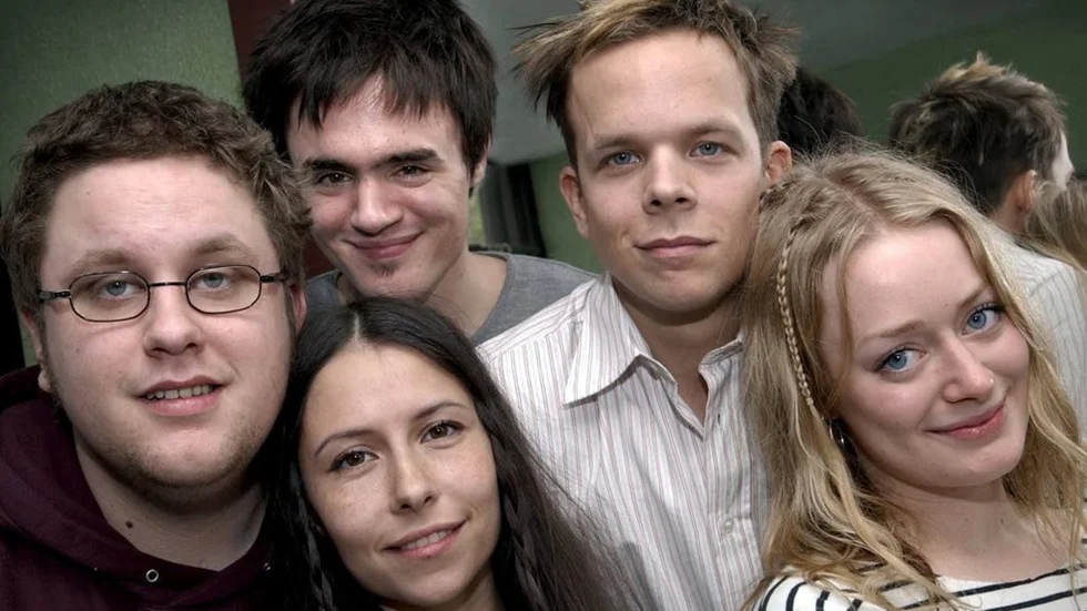Karl Norrhäll, Sandra Medina, Victor Ström, Daniel Larsson och Saga Gärde i SVT:s "Spung".