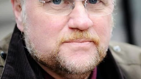 Författaren Ola Larsmo.