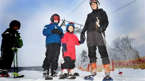 Lova Lindahl, Irma Lindahl och Erica Lindahl var förväntansfulla inför att åka slalom nedför den stora backen.