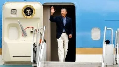 Guantanamo och uigurerna bör bli samtalsämnen under Obamas besök, skriver Leif Elinder.